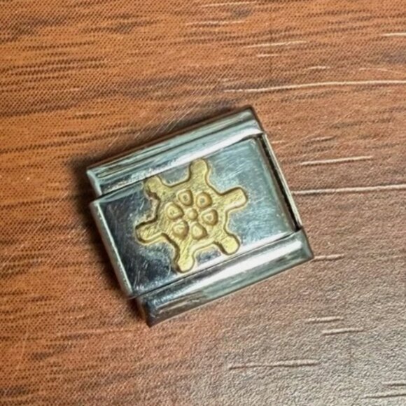 Nomination Bracelet Charm - Ships Wheel in gold - Picture 1 of 2